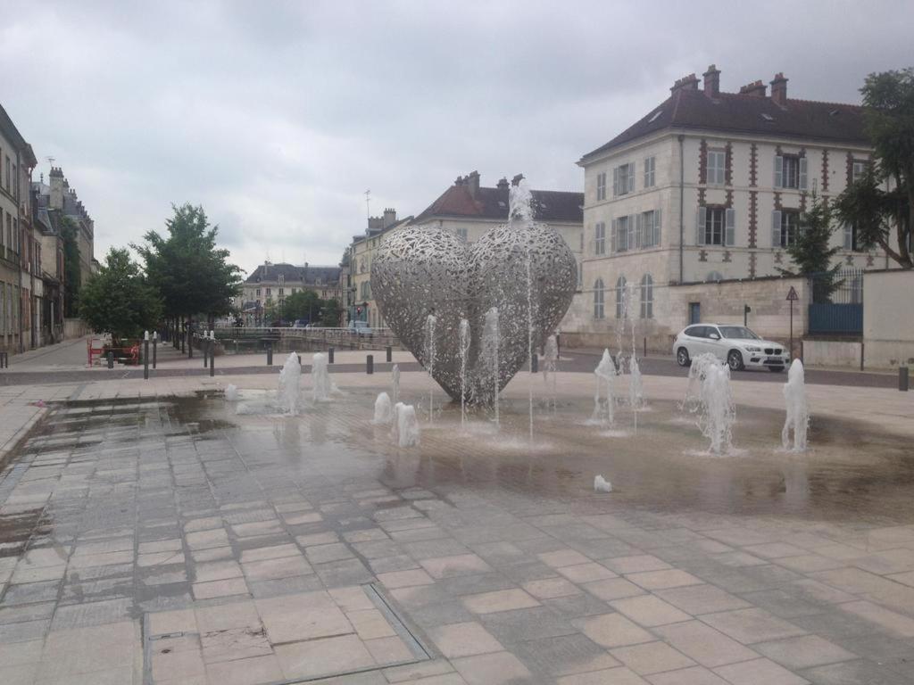 Le St Frobert Au Coeur De Troyes Exterior photo